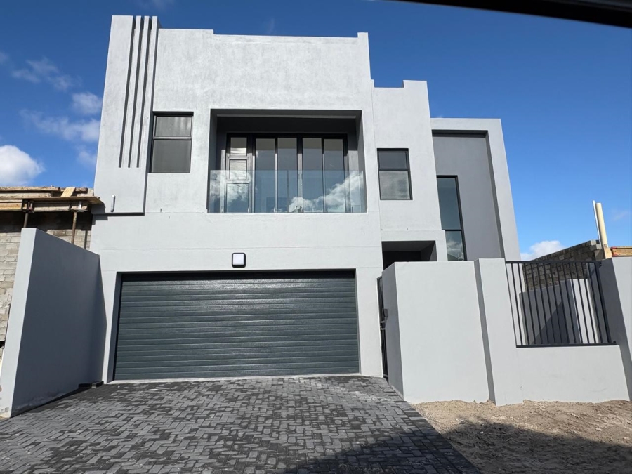 To Let 4 Bedroom Property for Rent in Sandown Western Cape